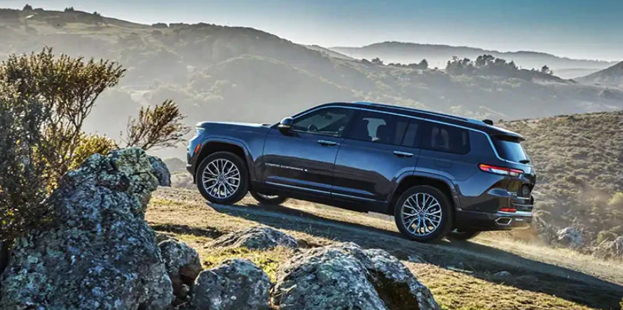 A First Look at the 2023 Jeep Grand Cherokee
