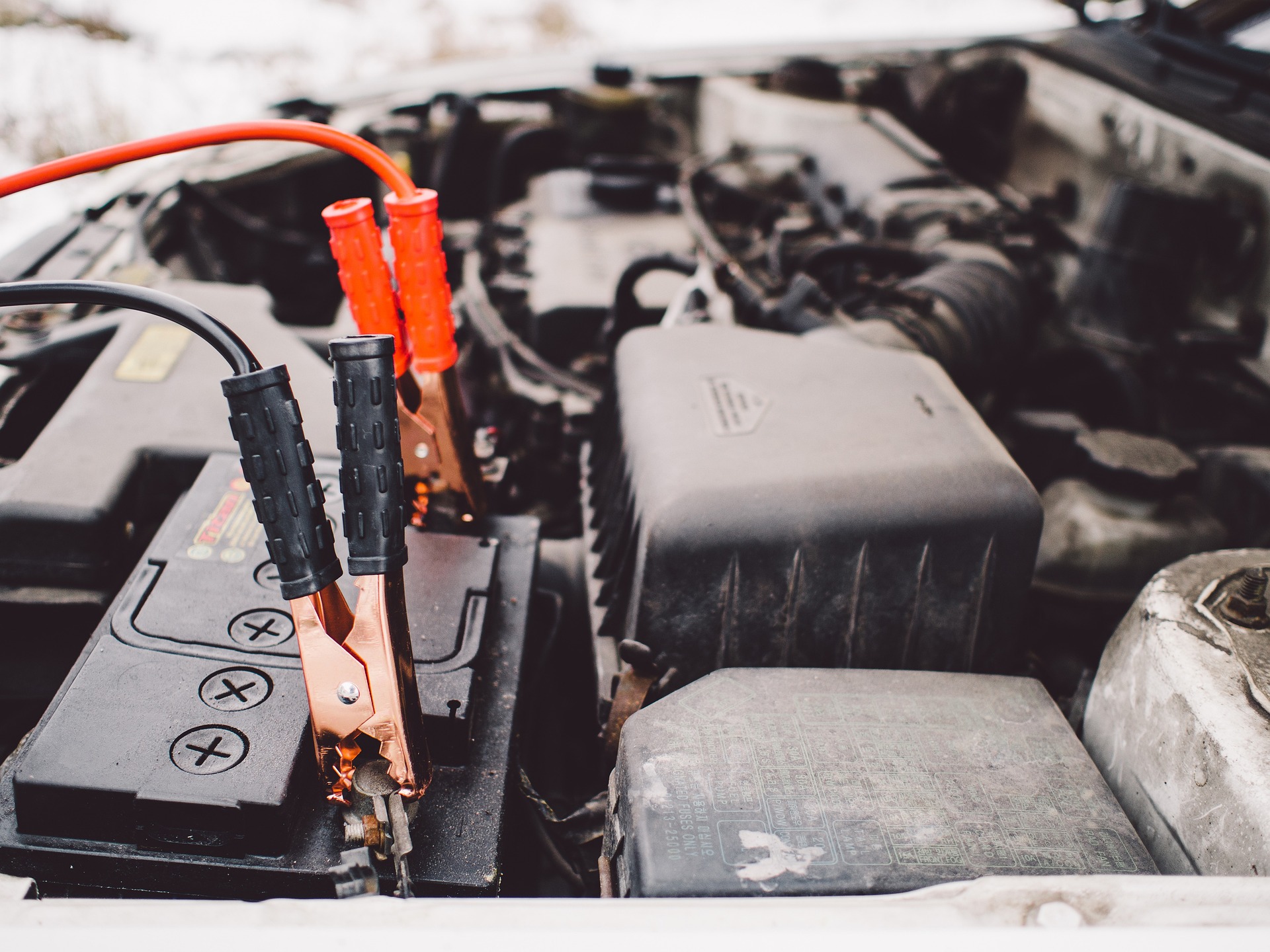 Signs You Need a New Car Battery From Your Chrysler Dealer