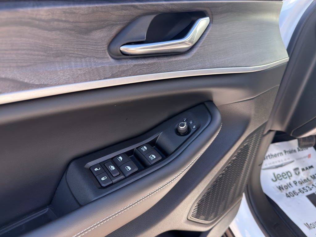 2026 Jeep Grand Cherokee GRAND CHEROKEE L LAREDO ALTITUDE 4X4