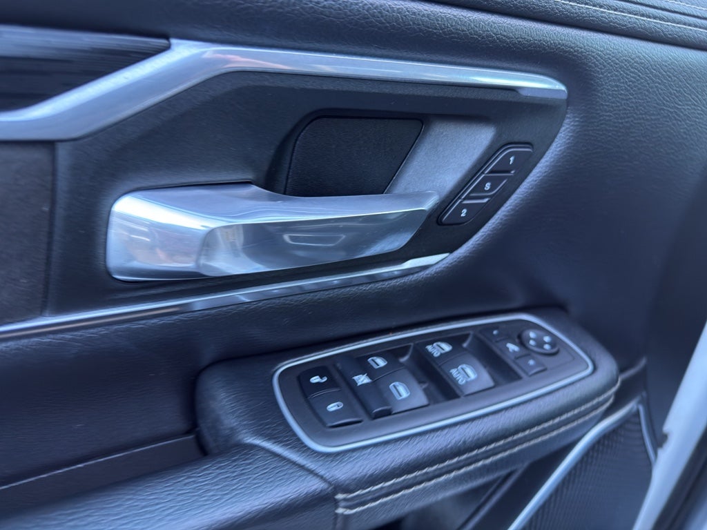 2023 RAM 1500 Laramie Crew Cab 4x4 5'7' Box