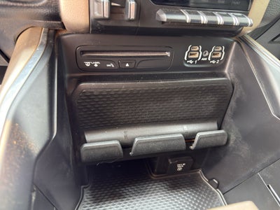 2019 RAM 1500 Laramie Crew Cab 4x4 6'4' Box