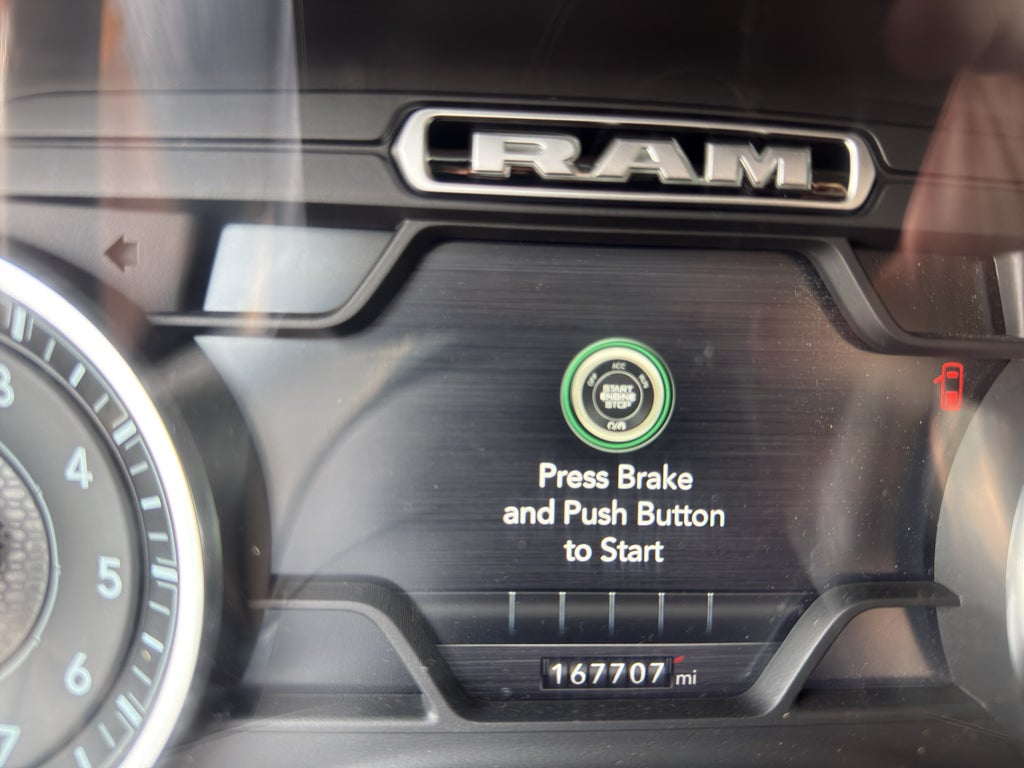 2019 RAM 1500 Laramie Crew Cab 4x4 6'4' Box