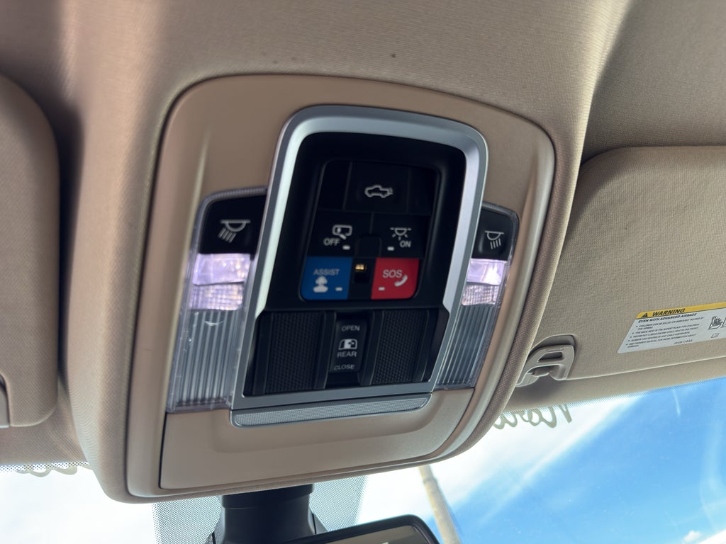2019 RAM 1500 Laramie Crew Cab 4x4 6'4' Box