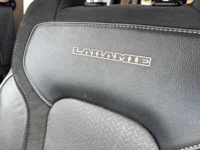 2019 RAM 1500 Laramie Crew Cab 4x4 6'4' Box