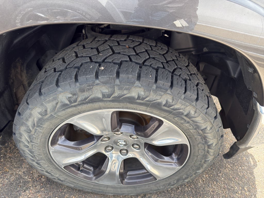 2019 RAM 1500 Laramie Crew Cab 4x4 6'4' Box