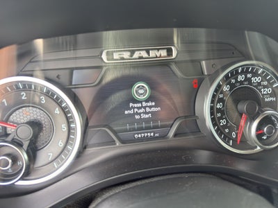2019 RAM 1500 Laramie Crew Cab 4x4 6'4' Box