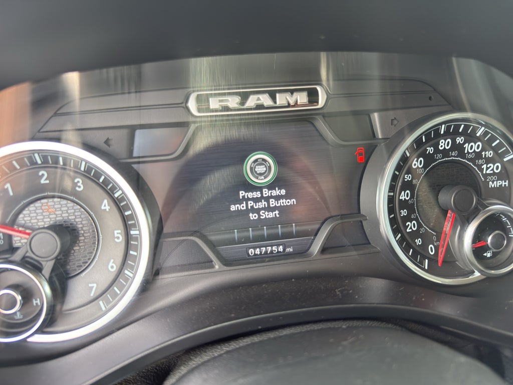 2019 RAM 1500 Laramie Crew Cab 4x4 6'4' Box