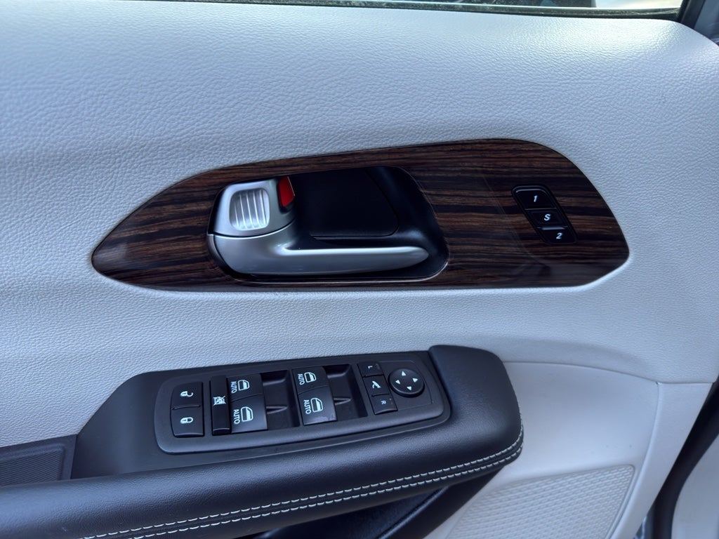 2023 Chrysler Pacifica Limited AWD
