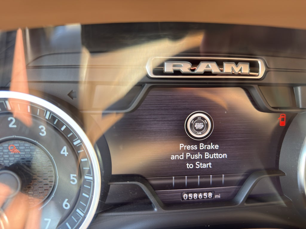 2020 RAM 2500 Laramie Crew Cab 4x4 8' Box